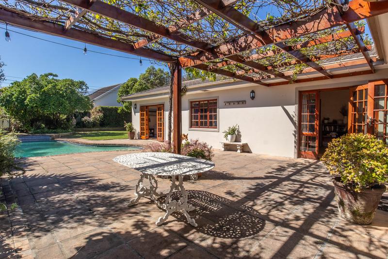 5 Bedroom Property for Sale in Bergvliet Western Cape